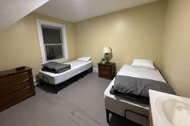 Bedroom - Fully renovated 2-bed, 1-bath apartment located on Hope Street, just minutes from Brown Univ