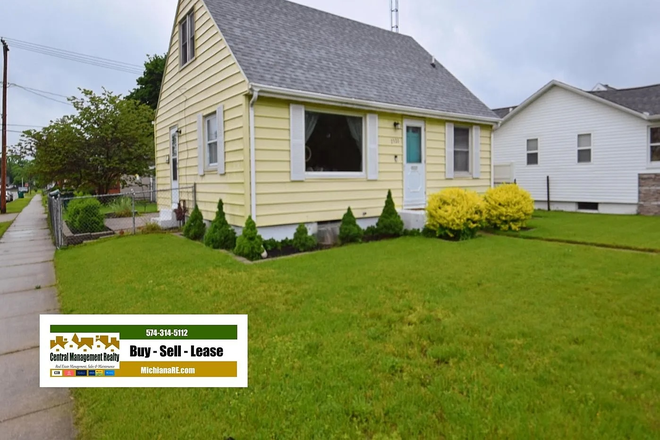 Front of the house - 2320 Milburn Blvd, Mishawaka, 10 min drive to campus, Fully Furnished