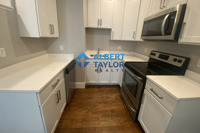 Kitchen - LAUNDRY IN-UNIT - 3BED/1BATH - Steps to the GREEN LINE!! Apartments