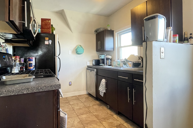 living - 3 BED/1 BATH WITH WASHER/DRYER IN UNIT AVAIL. 9/1/25! Apartments