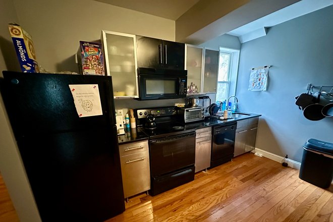 Kitchen - Single Bedroom with Ensuite Bath Available Now Townhome