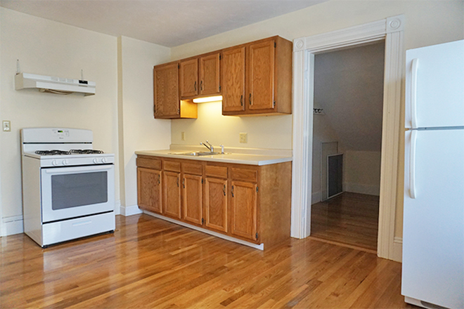 . - Sunny and spacious 2nd floor, one bedroom apartment close to Moody St & Waltham Center!