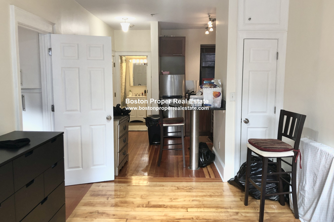 A - FRONT FACING * RENOVATED * NO BROKER FEES Condo
