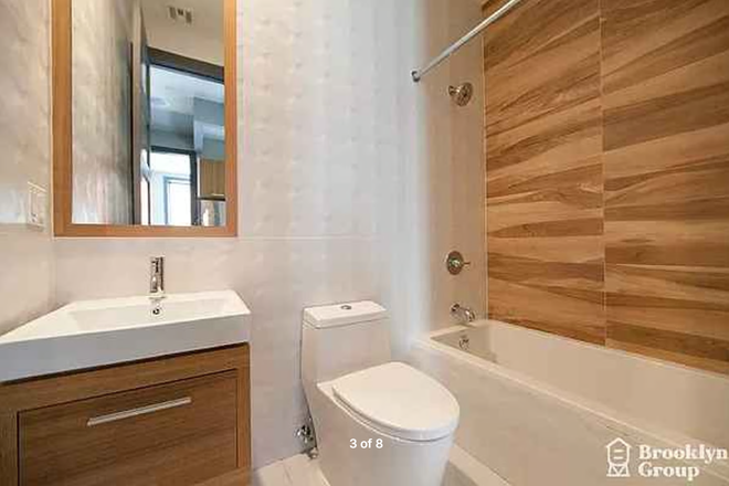 Bathroom - 3 Bedroom Apartment in Williamsburg