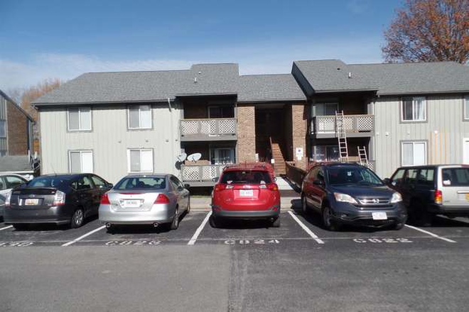 Front Entrance View - Looking for 1 female roommate (re-uploaded due to person dropping out), University Blvd Condos