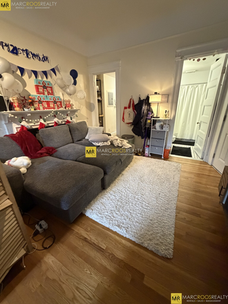 Call call or text Arezou at 617-584-7817 - Great unit in Kenmore Square bordering Back Bay!!**NO BROKER FEE**