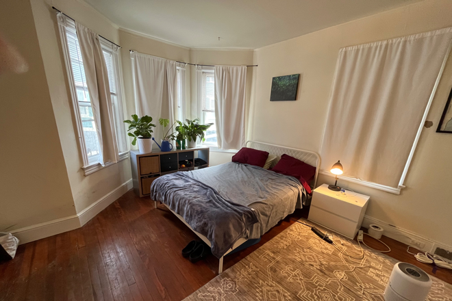 Bedroom view 1 - Room in shared apt-Bank St-Princeton