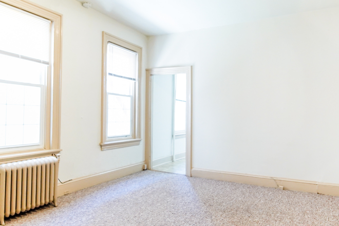 Unit#1 Living Roam - 1 Bedroom Apartments Available  School Year 2026-2027