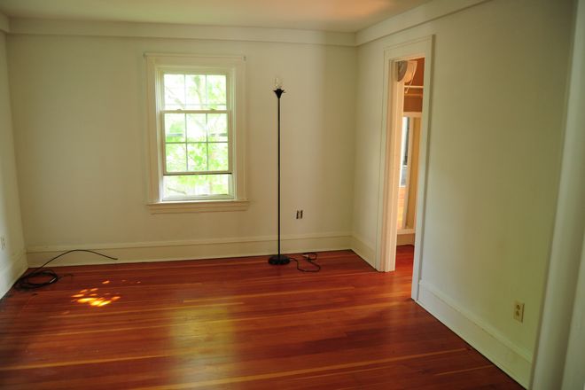 Bedroom - 40 UNIVERSITY TERRACE Apt -  a 2 minute walk to UVM campus