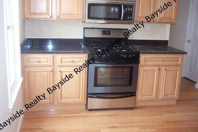 kitchen - fantastic location! spacious, 2 level 2baths, laundry, parking MIT Central Apartments