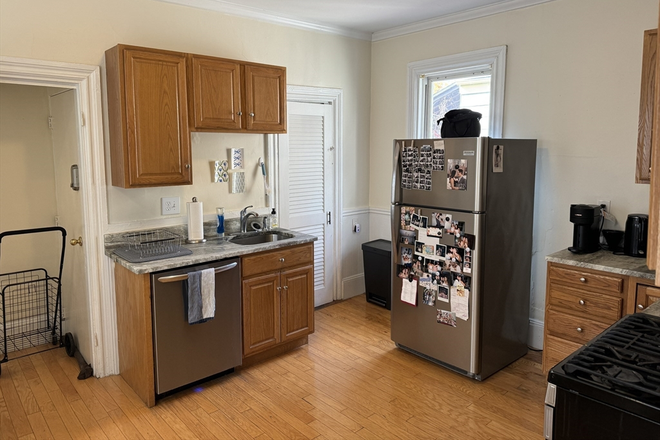 Kitchen - 6-Bed on Delle Ave with laundry in unit!! Apartments