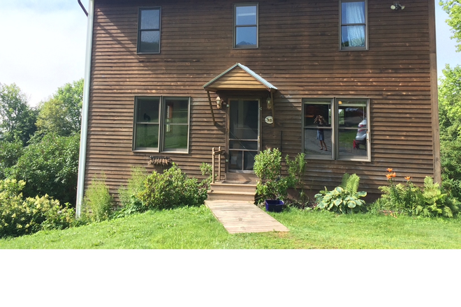 Front of the house - 3 bedroom house on 7 acres with incredible views