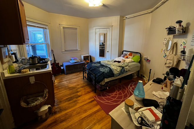 a - Great studio apartment!