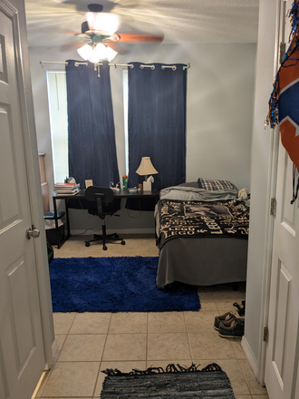 YOUR POTENTIAL BEDROOM (BATHROOM PRIVATE JUST BEHIND DOOR) - AMAZING PRIVATE BED/BATH IN 3/3 0.25 MI FROM SHANDS