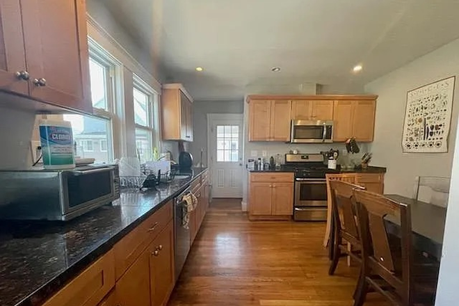 Kitchen - Bright and modern 6 bedroom 2 bathroom apartment in Medford! Avail. 6.1.2025!