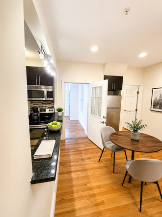 1 - Cleveland Cir 4 bed 2 bath Brookline Location 9/1 NO FEE Students Welcome Apartments