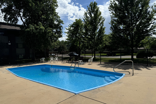 Pool - $1,390 - 1128 sq. ft - Room for Rent in 2BR/2BA Condo - Pre-Leasing 2026/2027 - Shared w