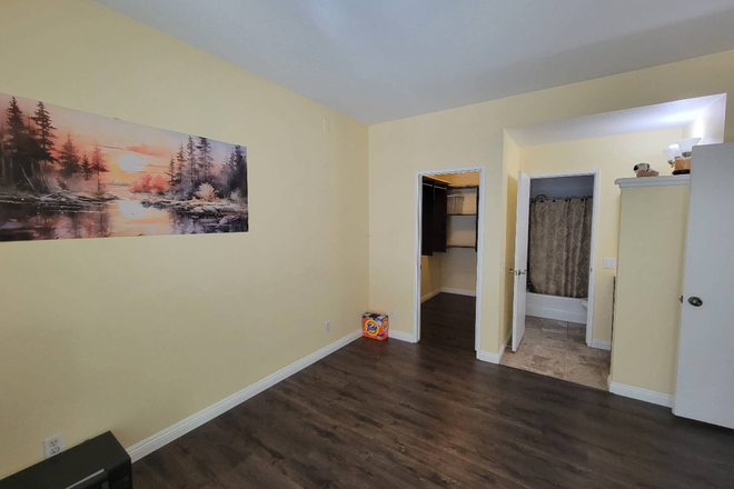Renter bedroom - Condo near Heritage Park Irvine