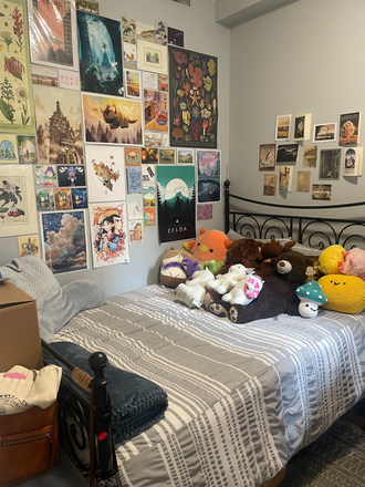 Bedroom - Amazing  2-bedroom located near Bloor & Spadina steps from UofT.