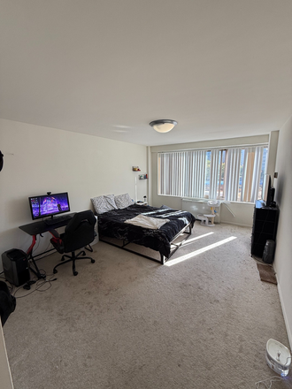 Bedroom - Room Available in 2 bed/1.5 bath Apartment in Crystal City