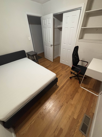 Room available for rent - House close to campus