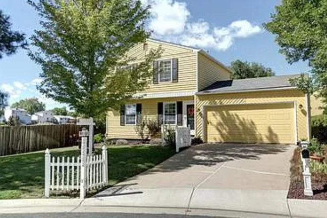 Exterior image I found online. House is currently as different color. Refer to other descriptions for details. - Suburban House in Westminster