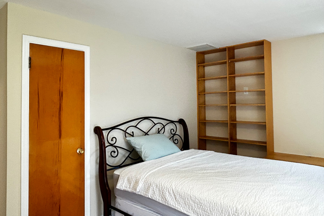 Queen size new mattress with waterproof cover - Furnished primary bedroom in shared home-Erdman Ave-Princeton