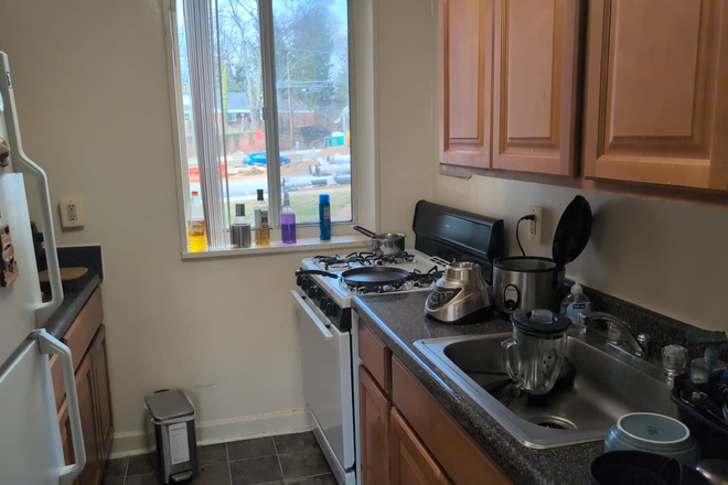 Kitchen - SUMMER SUBLEASE: Pleasent private room available next to campus Apartments
