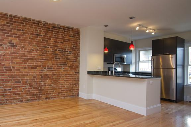 LIVING - NO BROKER FEE! 4 BED/2 BATH WITH LAUNDRY IN UNIT! 9/1/25! Apartments