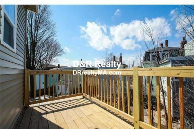 Outdoor Deck/Patio - Apartment near 109 bus line, Sullivan Station, and East Somerville Green Line