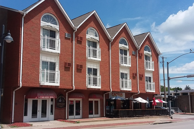 Exterior - 340 E Burlington St Apartments