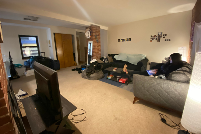 1 - 2 bed on Gainsborough with in unit laundry and central air- SUNNY Apartments