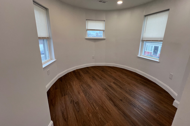 Bed 3 - Newly Renovated 3 Bedroom / 2 Bathroom Apartment Near La Salle University – WiFi Included