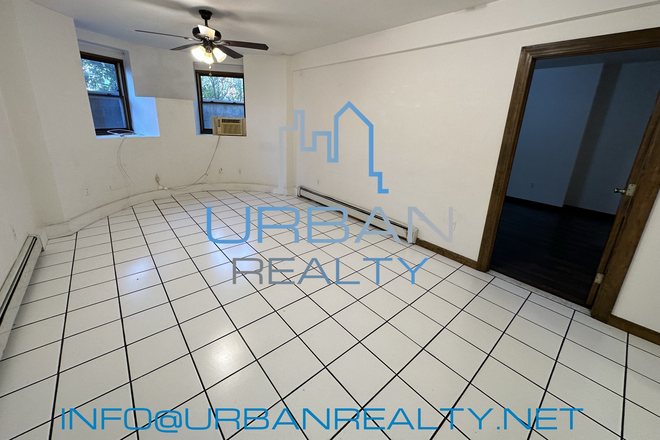 LIVING ROOM - **AVAILABLE AUGUST 1 / 2025 **       4 BEDROOM 2 BATH BROWNSTONE IN CLEVELAND CIRCLE Apartments