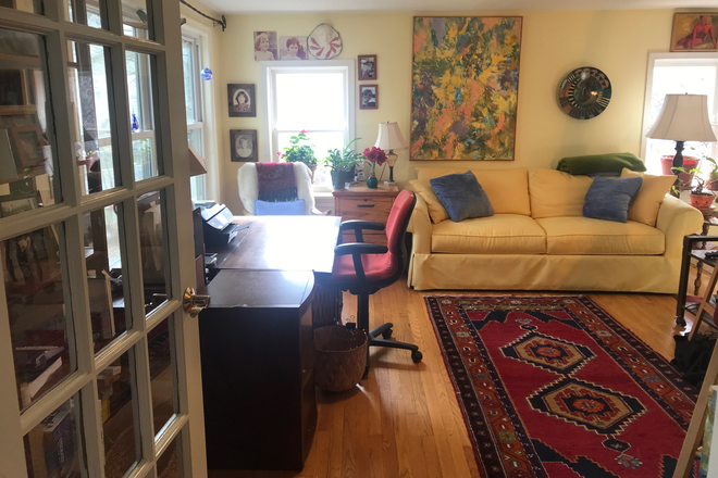 335 Hill St - Charming 3 bedroom cottage close to JMU