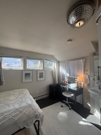 Bedroom - Boulder- The Hill Apartment Sublease – Great Location for CU Students