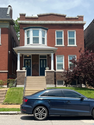 Outside of building. It is the upper unit - Beautiful Room to Sublet 5 min Walk from BJC