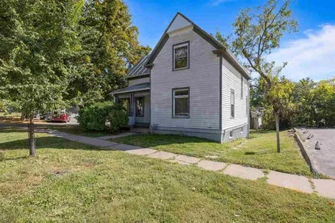 Front - 711 Church House
