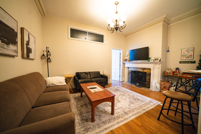 42 Fenway, #U2 - [9.1.2025] 3 Beds / 1 bath (rents to 4 people) near University [Very spacious] Apartments