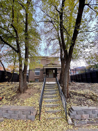 Front of house - 1 Bedroom Spring Sublet, close to campus and Kappa house