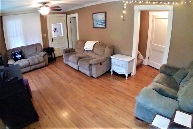 Living Room - Perfect 4 Br. 2 Bath House Walking Distance To UCONN Available 6-1-27