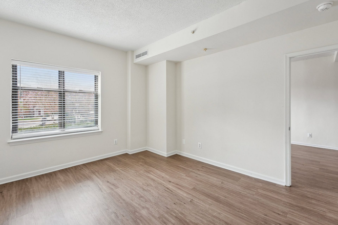 Living/Dining Area - Vaughan Place