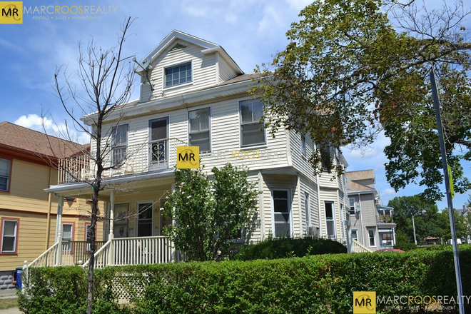Call NOW for showings! 617-236-8600 - BROADWAY - *6/1/2026* HUGE 5BR NEAR TUFTS W/ 2 BATH, LNDRY IN BLDNG, PRKNG INC, OFFICE, DINING RM! Apartments