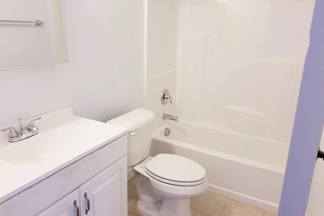 bathroom - Charming 2-Bedroom Apartment in the Heart of Durham