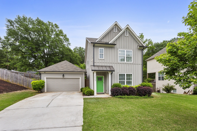 Street view - Entire Home with Full Backyard. Close to Emory and Grady