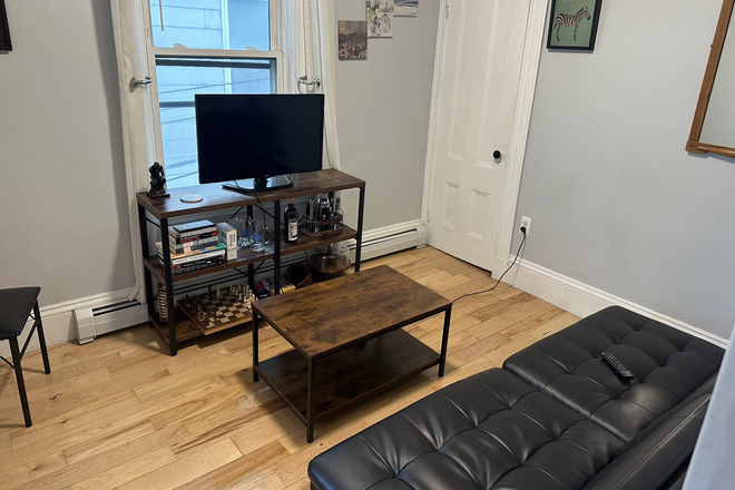 Living Room - 2 Bed 1 Bath Inman Square Apartments