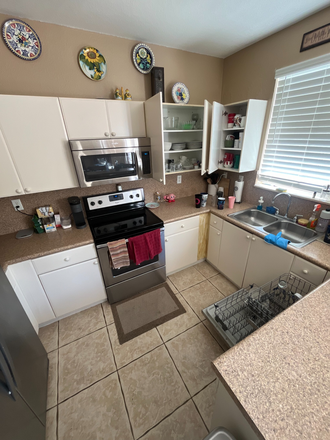 Kitchen - Townhouse Rent a Room