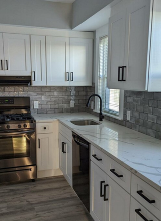 Kitchen - 17 University Ave House