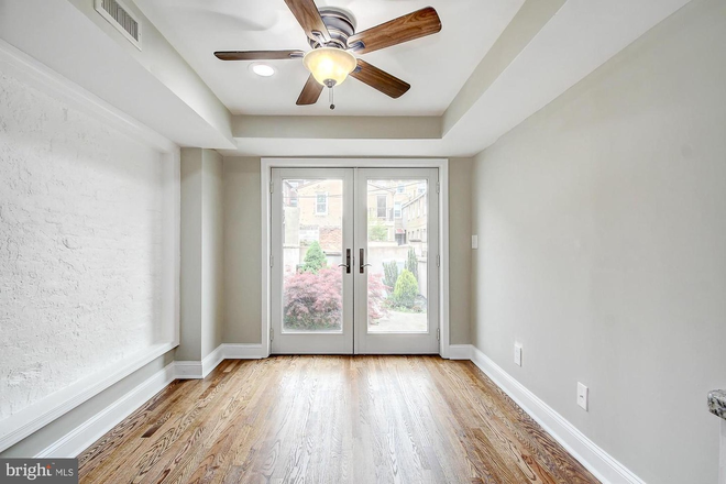 kitchen eating area - Renovated  LITTLE ITALY townhouse