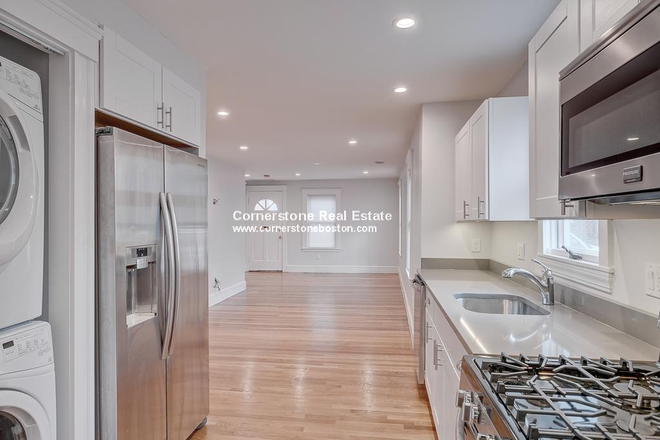 kitchen - Large 4 Bed 1 Bath, Central AC, New Kitchen and Bath, Duplex Apartments